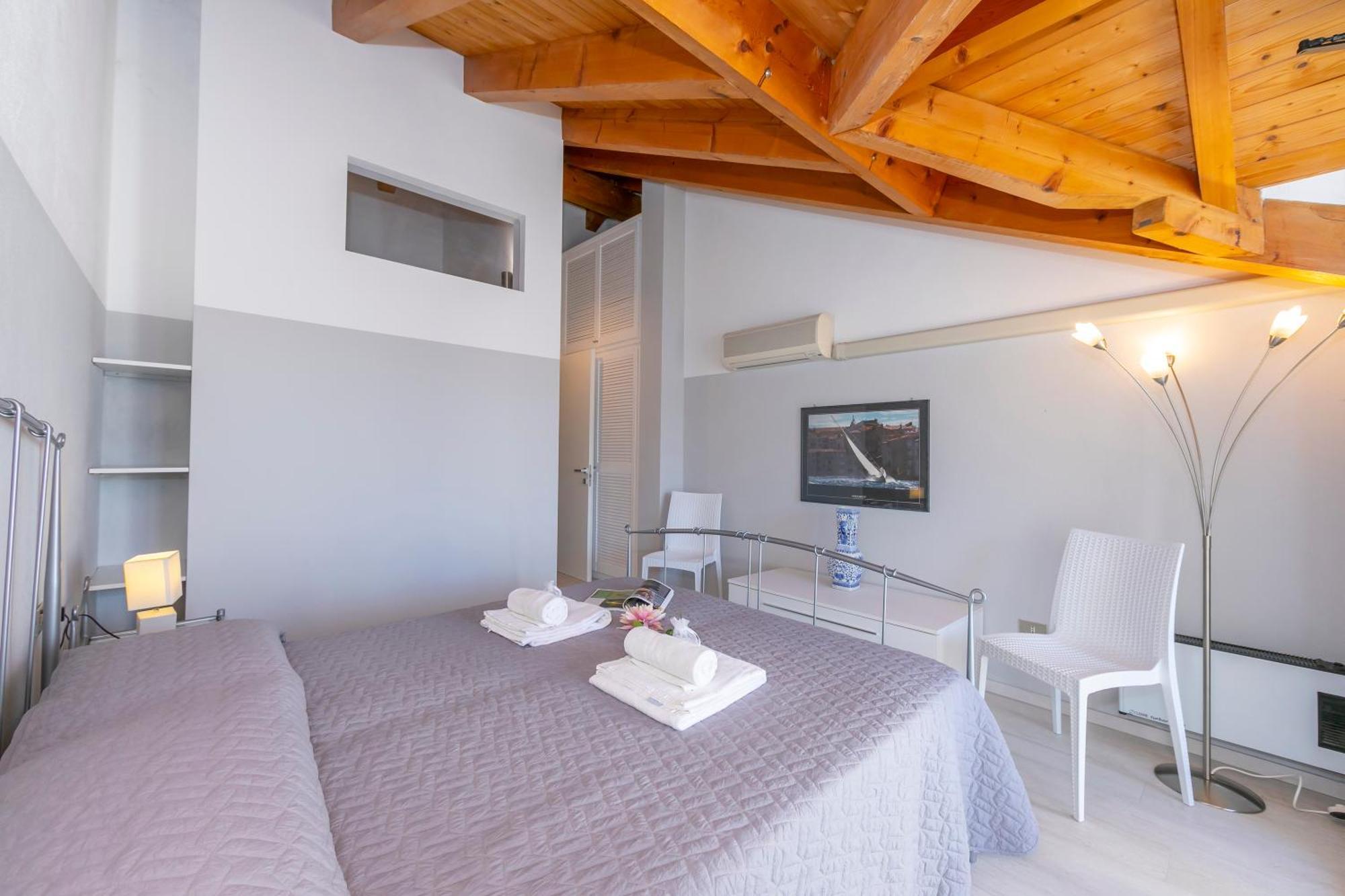 Blu Lake Apartment On Ghiffa Beach - Happy Rentals Exterior photo